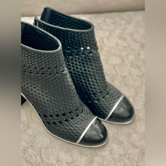 Chanel
Black Woven Leather Ankle Logo Cap-toe Ankle Block Heels Boots/Booties - Picture 2 of 6